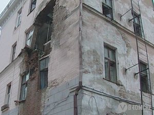 Стену в доме на улице Усова, 17, обрушили специально