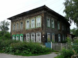 На Московском тракте горит деревянный дом