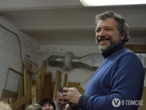 Виктор Планотов дает мастер-класс томским кукольникам