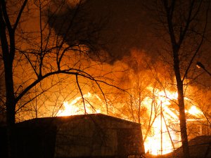 В исторической части Томска сгорел деревянный дом