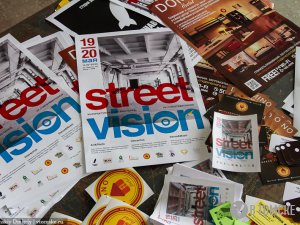 Первые посетители выставки Street vision помогали монтировать инсталляцию (фото)