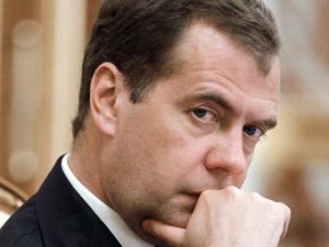 Медведев поручил главе МЧС лично контролировать тушение пожаров в Томской области