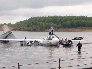 Следствие по делу о крушении самолета Ан-24 под Стрежевым продлено до апреля