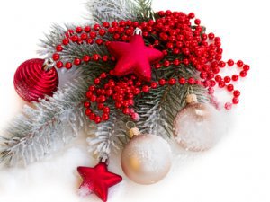 Сегодня для многодетных семей нарядят девять новогодних елок