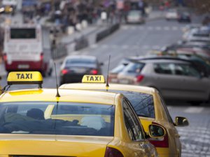 УФАС не усматривает сговора в росте цен на такси