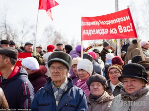Почти 400 бывших работников «Ролтома» вышли на пикет (фото)
