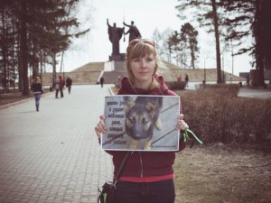 Томичи одиночными пикетами поддержали всероссийскую акцию в защиту животных (фото)