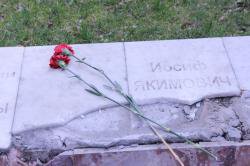 Братская могила на площади Новособорной нуждается в срочной реставрации (фото)