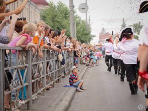 Зрители томского карнавала увидят джигитовку и хоккей на автомобилях