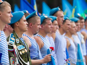 Томские десантники не купались в фонтанах, отмечая свой праздник (фото)