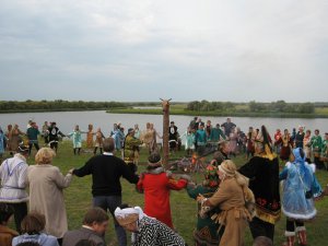 Гости фестиваля коренных народов Севера провели день в национальном стойбище (фото)