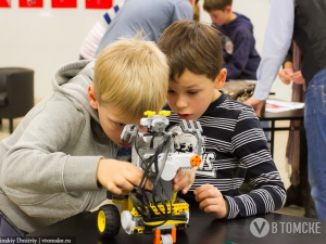 Роботы, собранные руками школьников, выйдут на «Осенний марафон»