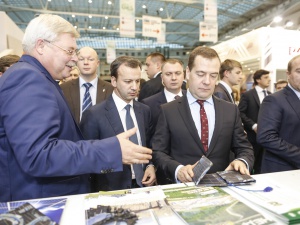 Сергей Жвачкин презентовал Дмитрию Медведеву систему возобновляемых источников энергии (фото)