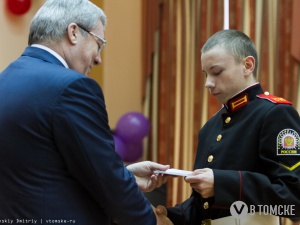 Полпред президента вручил кадетам паспорта (фото)