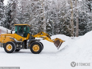 Дорожники не уложились в срок, отведенный мэром на расчистку обочин от снега