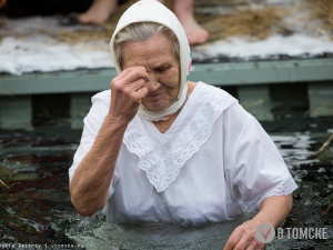 Крещенские купания посетили уже около двух тысяч человек (фото)