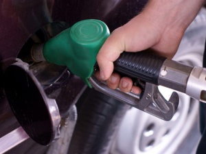 Оптовики начали повышать цены на бензин