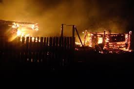 Хозяин дома обгорел, спасая из пожара четверых детей и своего друга